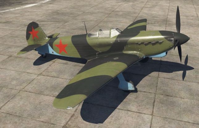 Истребитель Як-9 в ангаре игры War Thunder.